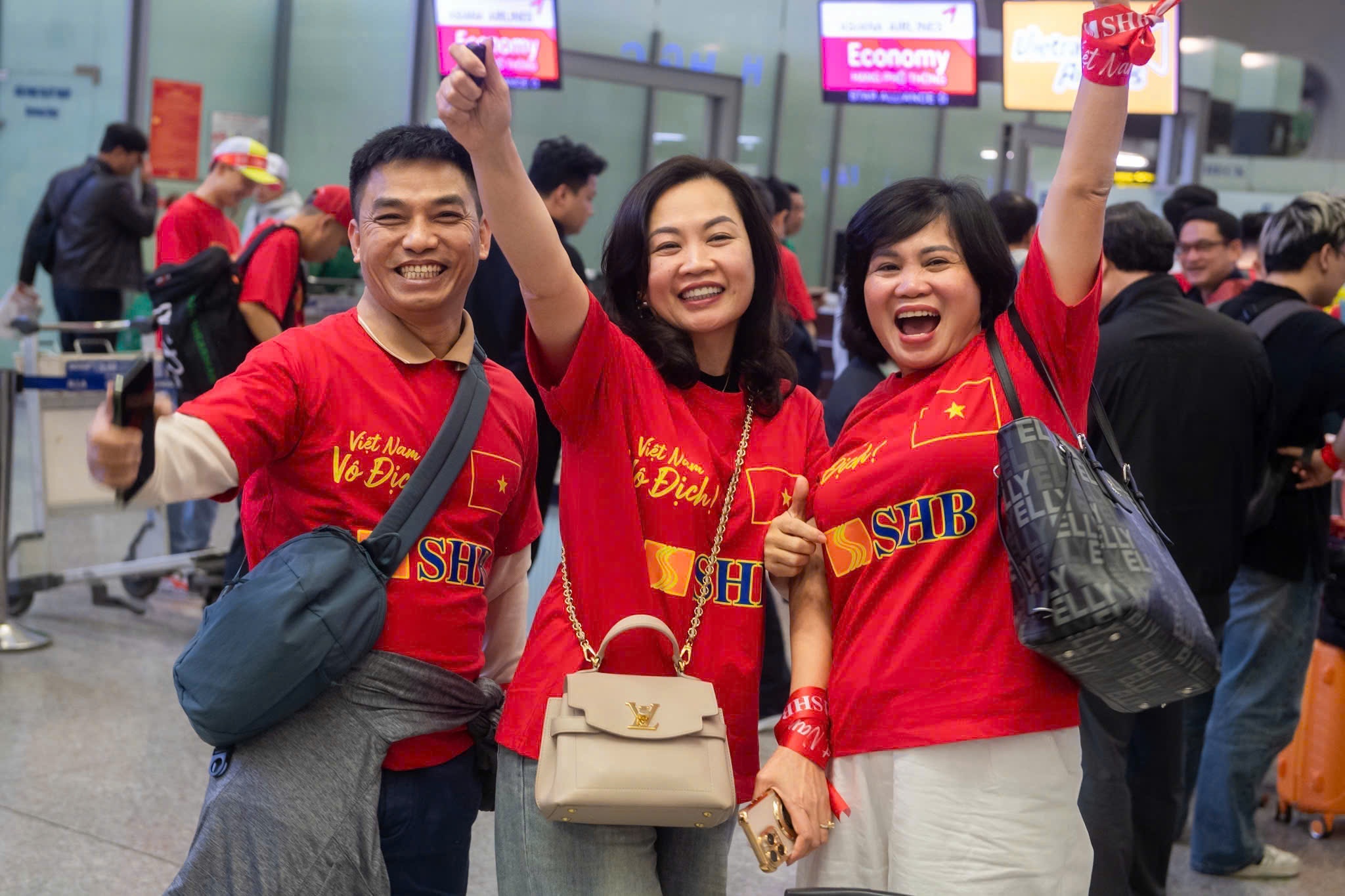 Truyen thong quoc te dua tin SHB dua nguoi ham mo sang Thai Lan hinh anh