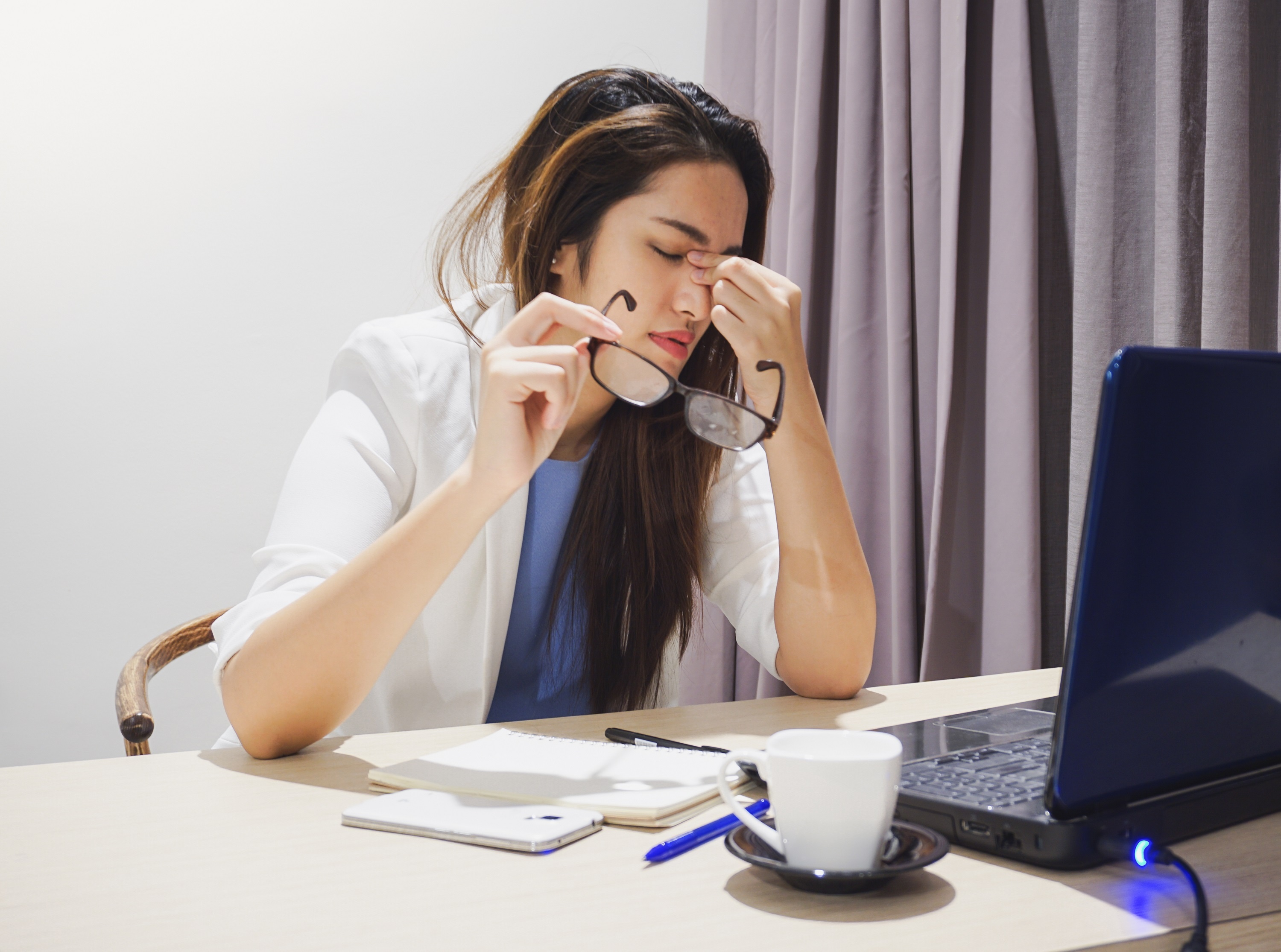 Ngoi khong cung met - nhung bat thuong trong suc khoe nguoi tre hinh anh