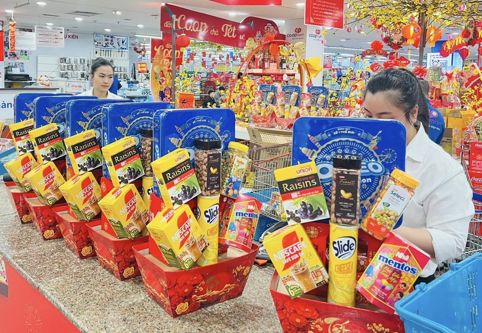 'Den Co.op cho Tet ve' tang toc don nam moi At Ty hinh anh