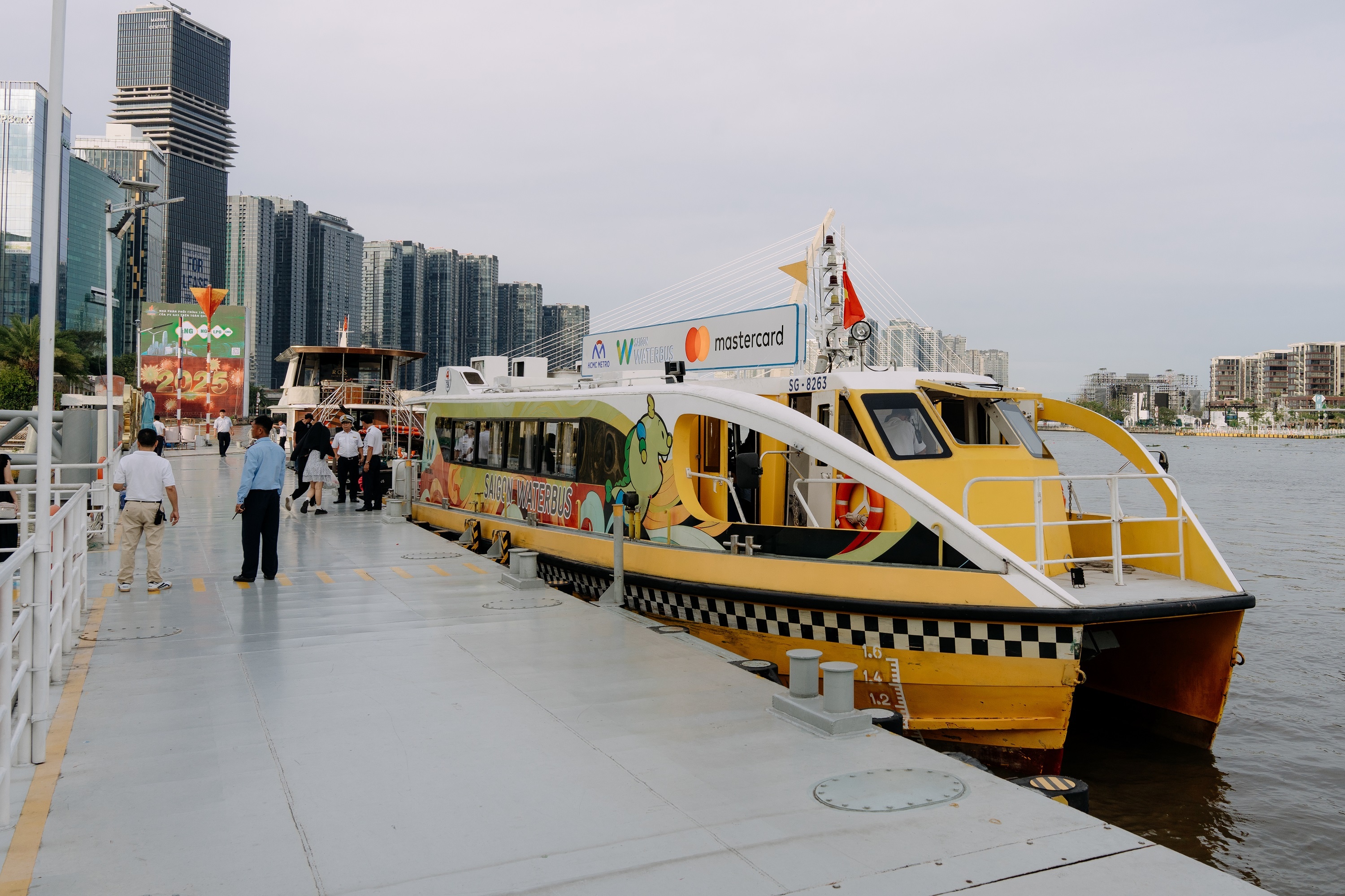 Mastercard,  buyt song Sai Gon anh 1