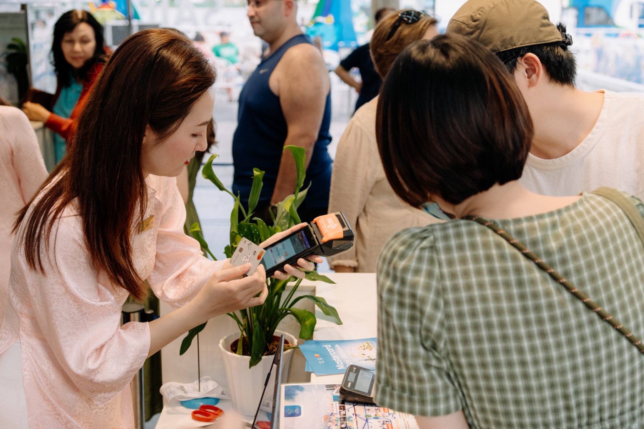 Mastercard,  buyt song Sai Gon anh 4