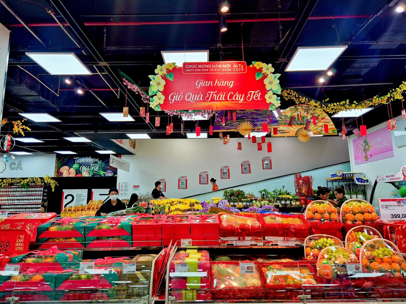 Lotte Mart,  sam Tet tiet kiem anh 3