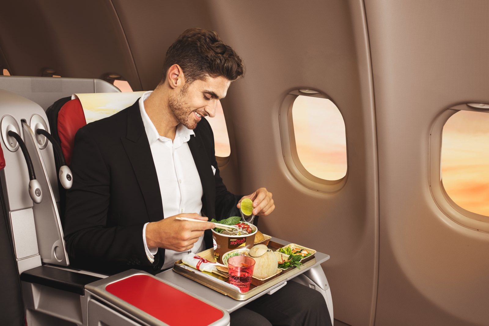 Vietjet giam den 20% gia ve Business va SkyBoss hinh anh