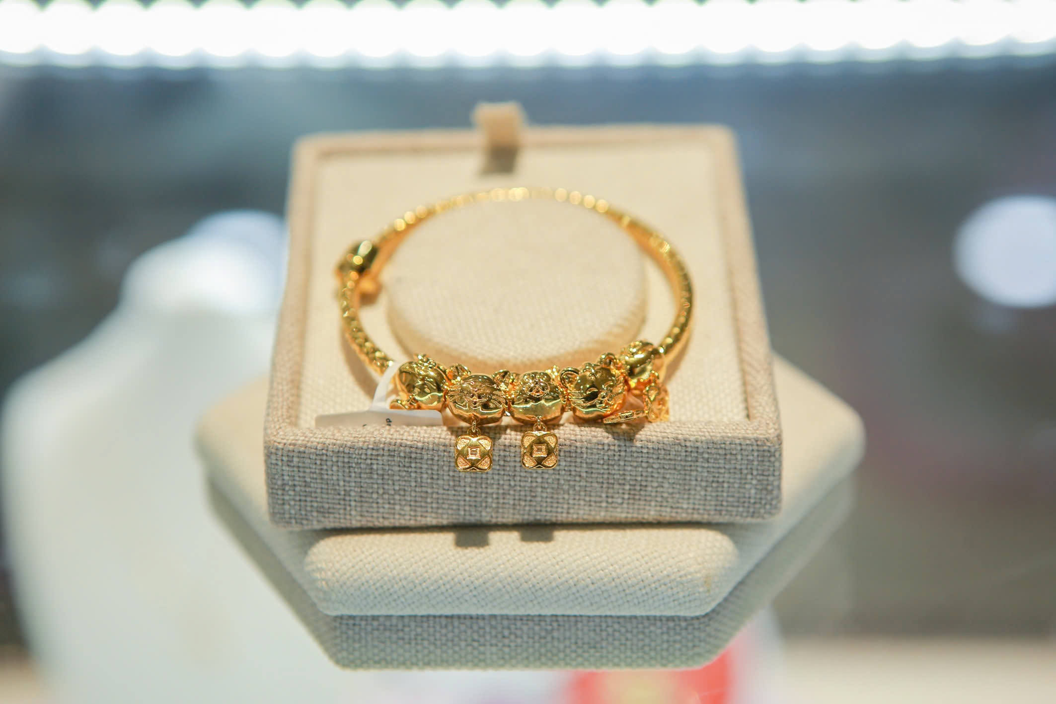 trang suc vang,  via Than Tai anh 2