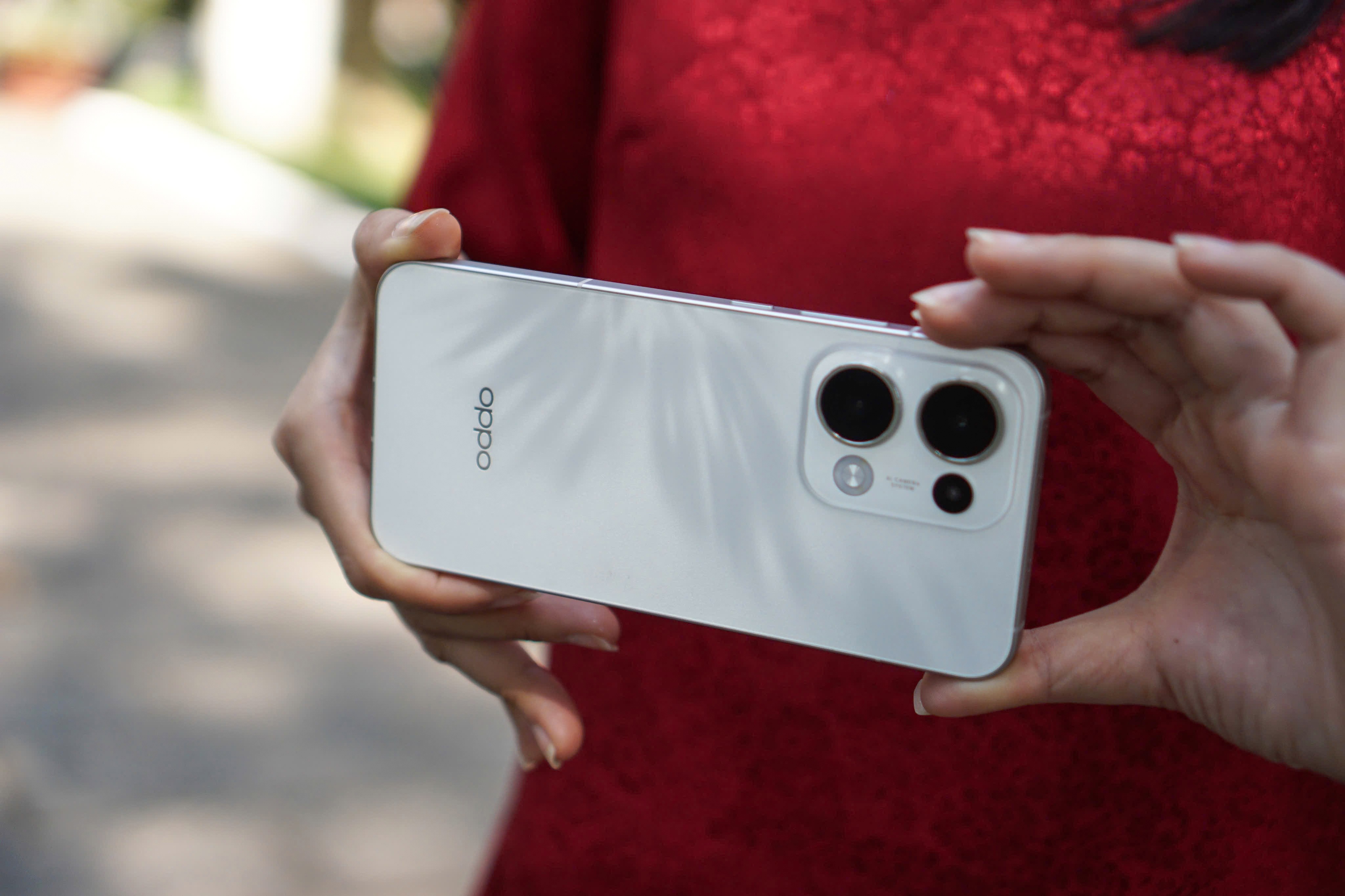 3 ly do toi chon Oppo Reno13 5G dong hanh kham pha cuoc song hinh anh