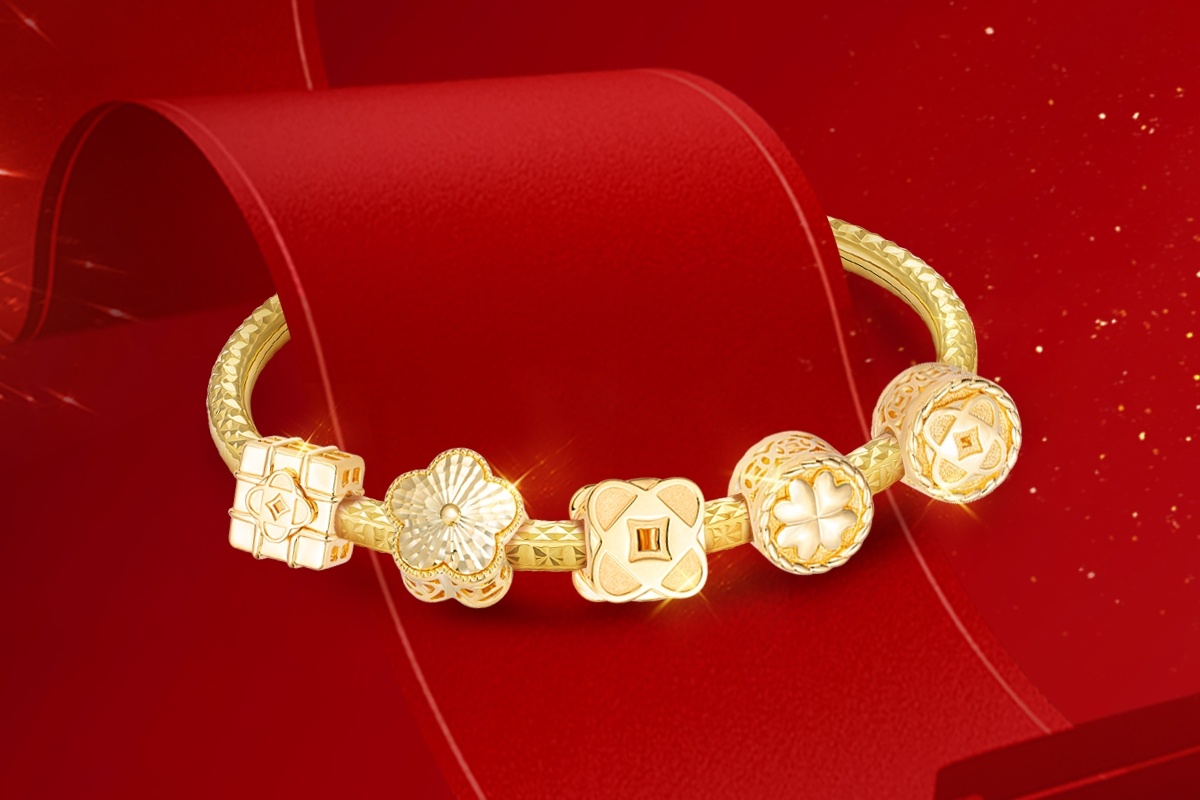 Hoc Gen Z cach ‘manifest’ nam moi ruc ro bang trang suc vang hinh anh