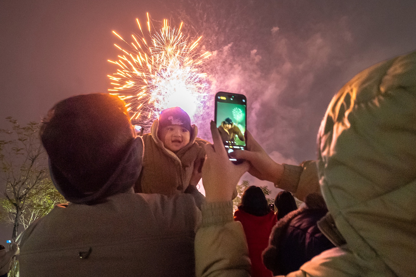 Khoanh khac dem giao thua ruc ro tai Mailand Hanoi City hinh anh