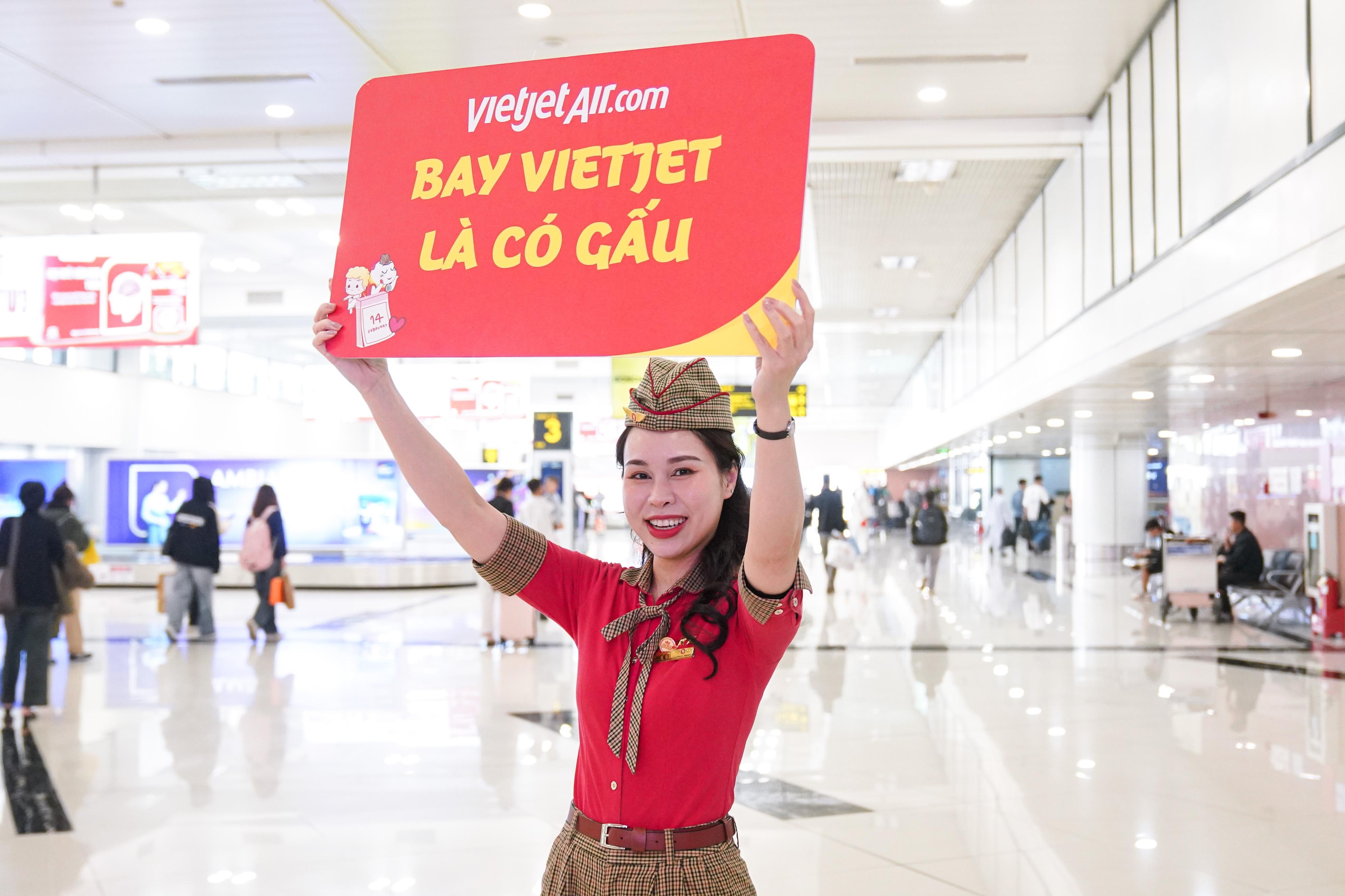 'Phi hanh doan gau' Vietjet mang Valentine ngot ngao den hanh khach hinh anh
