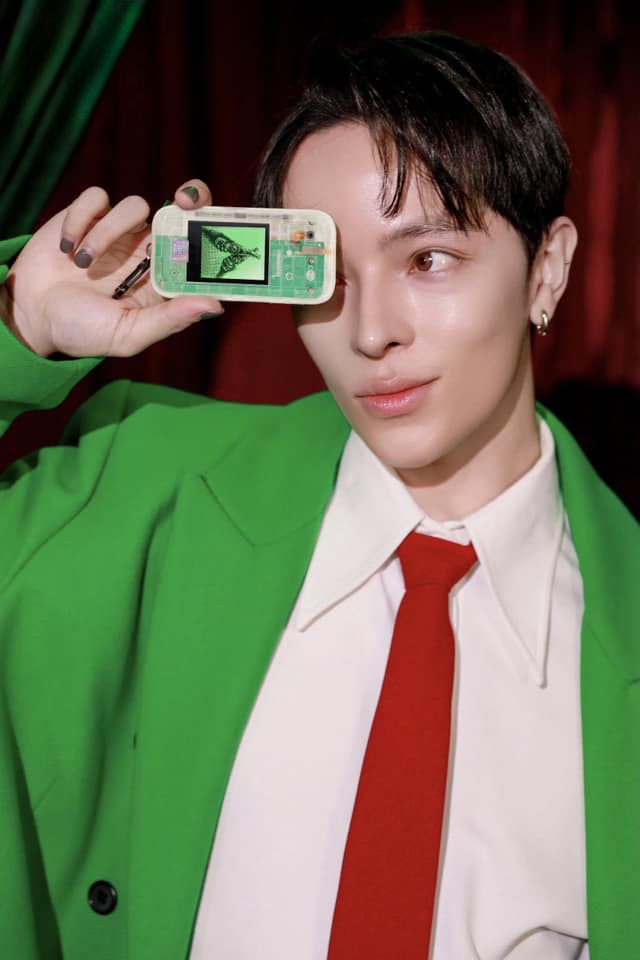 Quynh Anh Shyn,  The Boring Phone anh 6