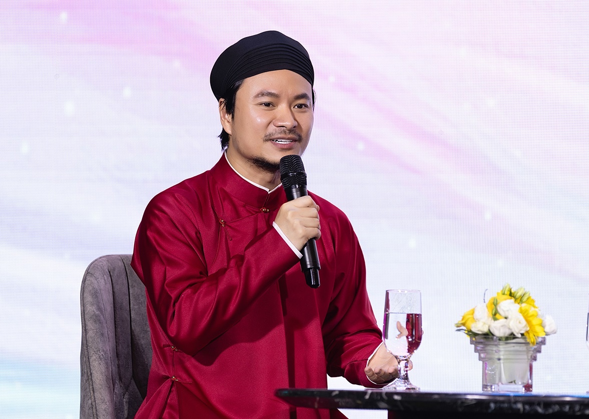 Dao dien Hoang Nhat Nam ton vinh truyen thong tai Le hoi Ao dai TP.HCM hinh anh