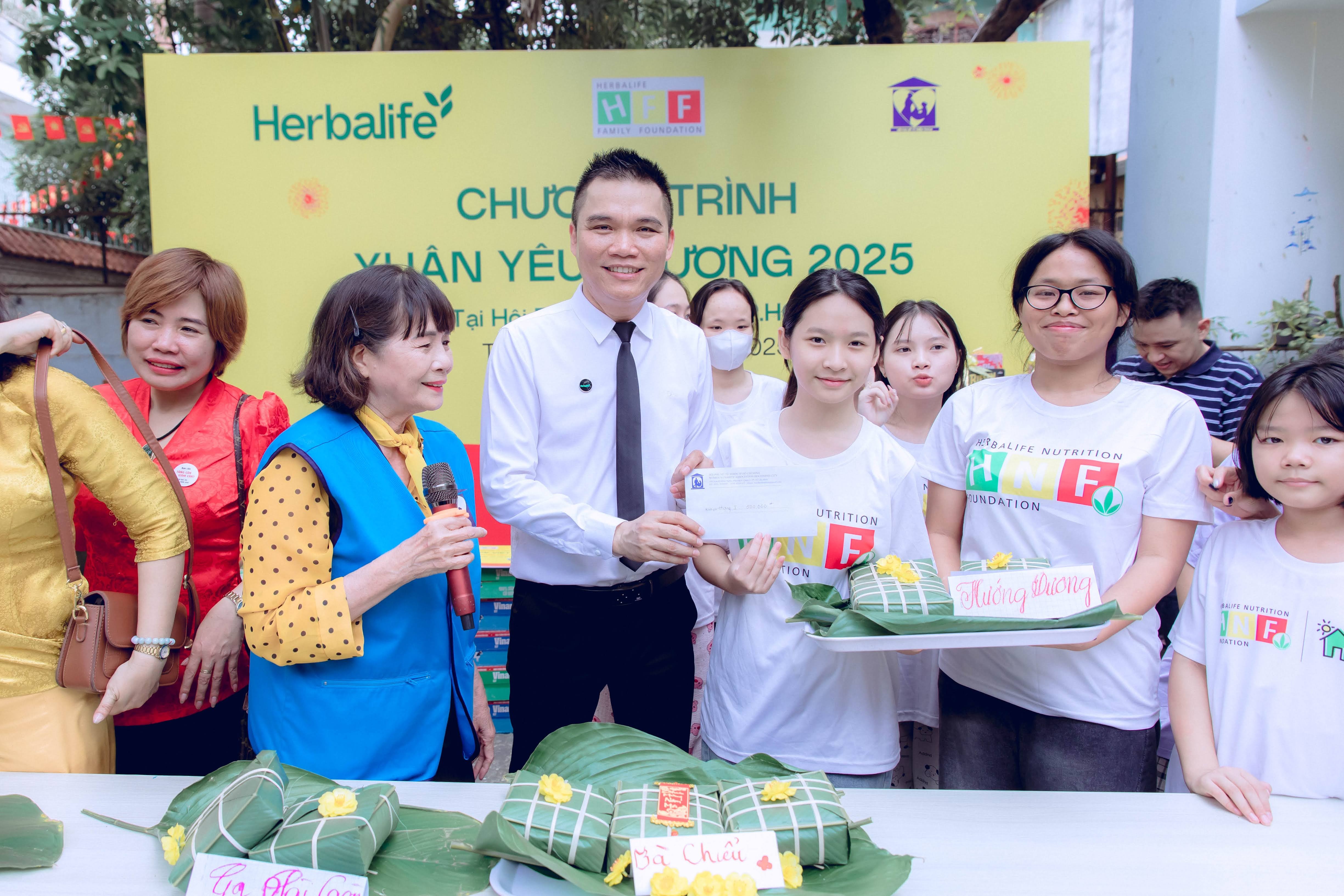 Herbalife Viet Nam to chuc chuong trinh thuong nien ‘Xuan yeu thuong’ hinh anh