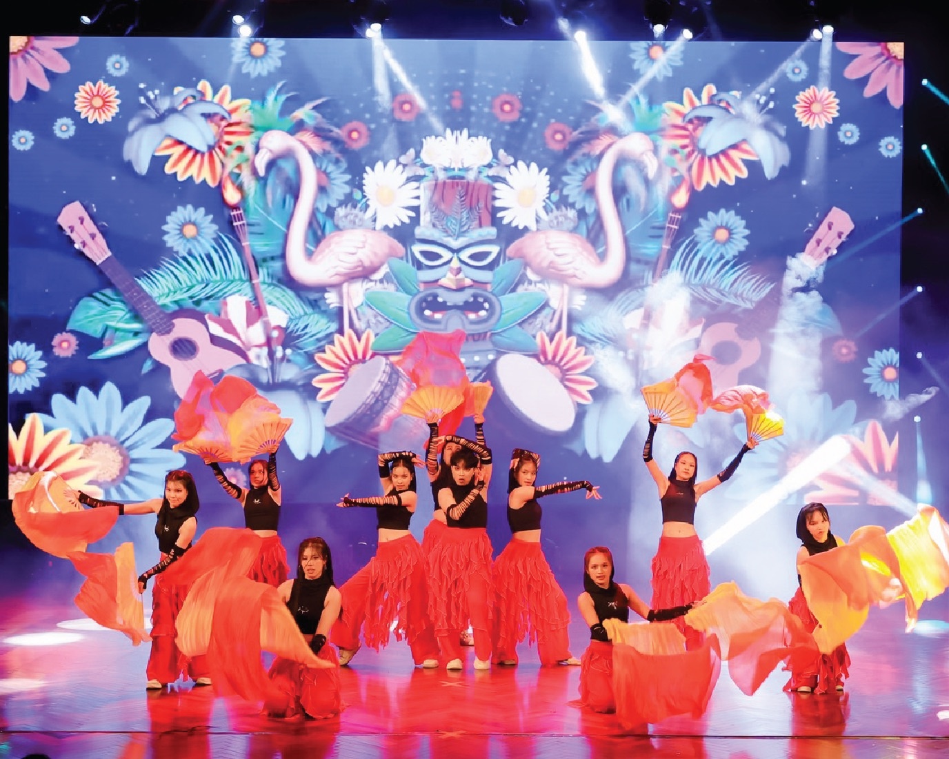 Quan quan 'Dance your style' My lam giam khao FPTU Showcase 2025 hinh anh
