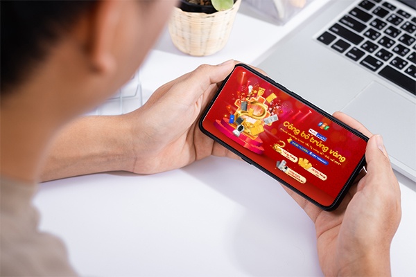 Khach hang FPT trung vang khi tham gia chuong trinh 'At Ty sang loi' hinh anh