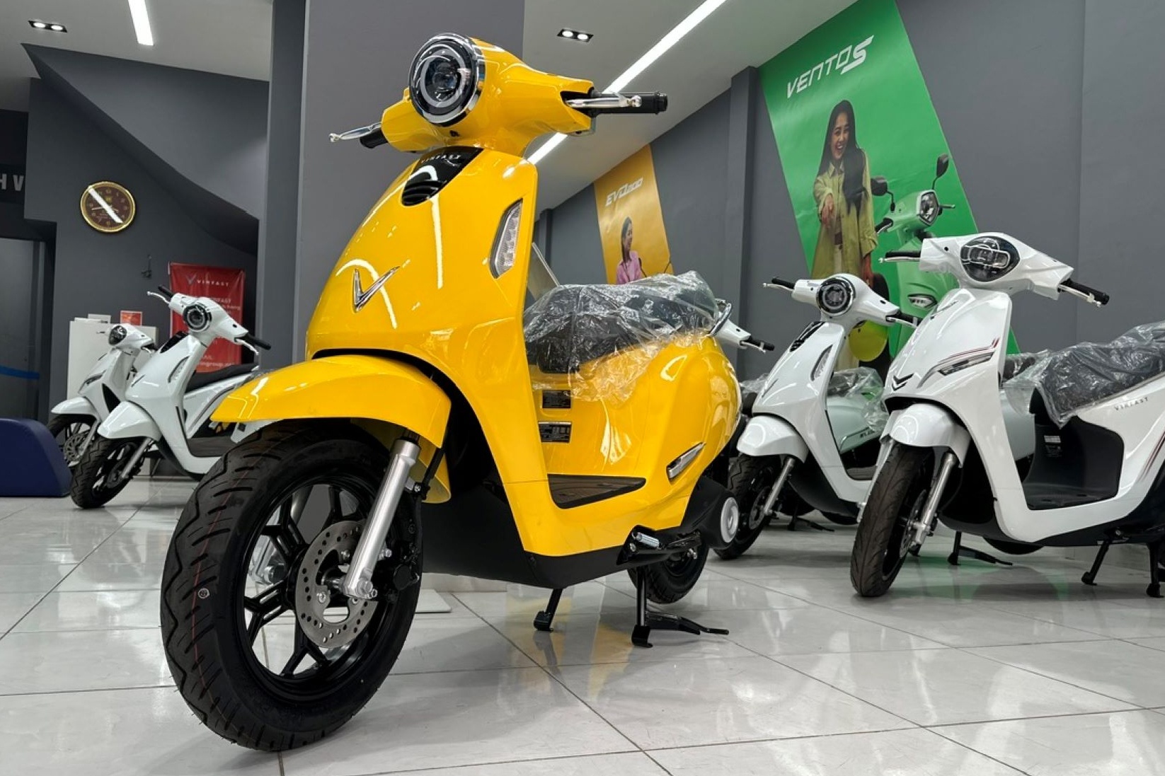 Dai ly phan phoi: 'Xe may dien VinFast co doanh thu hang ty dong' hinh anh