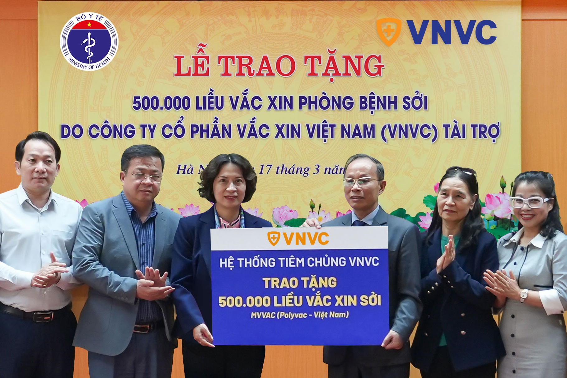 Hệ thống tiêm chủng VNVC tặng Bộ Y tế nửa triệu liều vaccine sởi