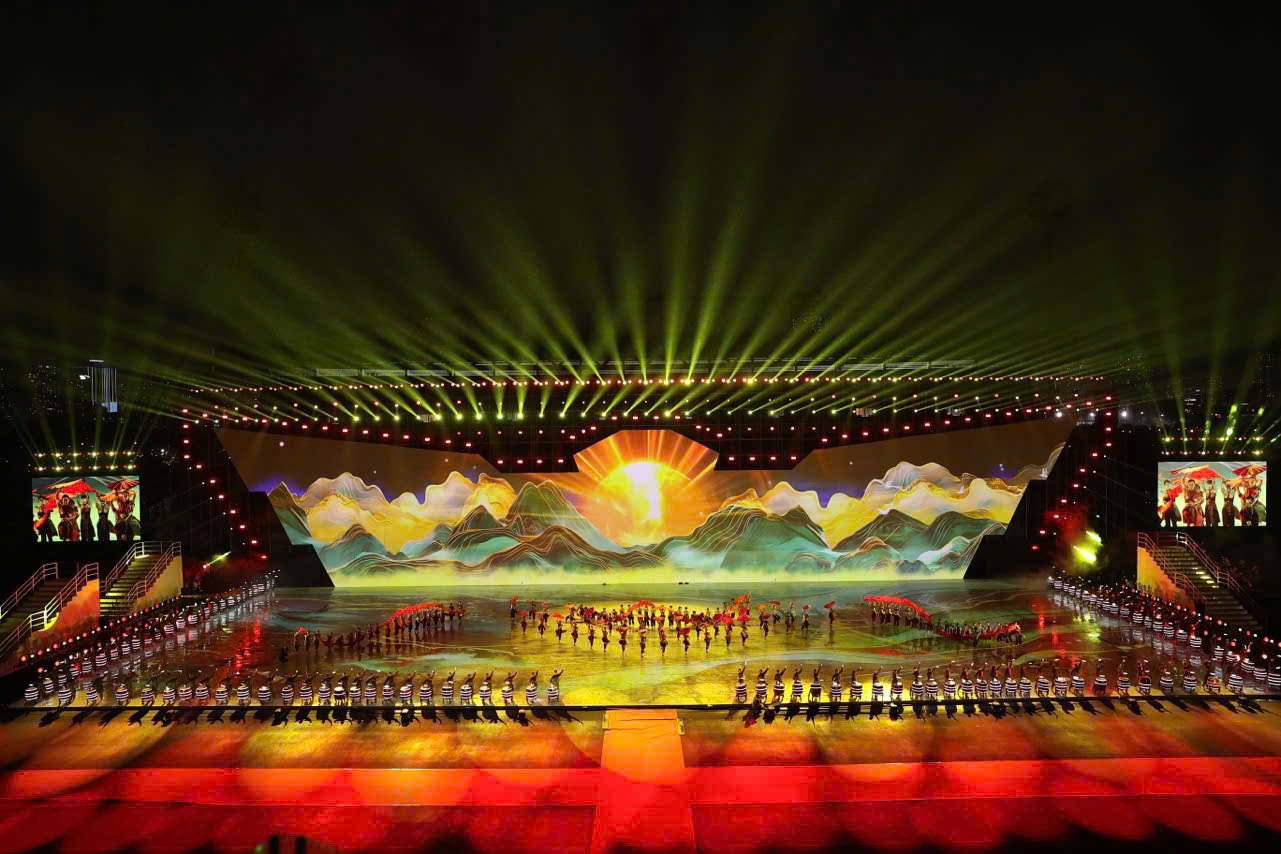 Ngay hoi van hoa T&T - SHB 2025: 3 thap ky ‘Nhat Tam’ cung vuon tam hinh anh