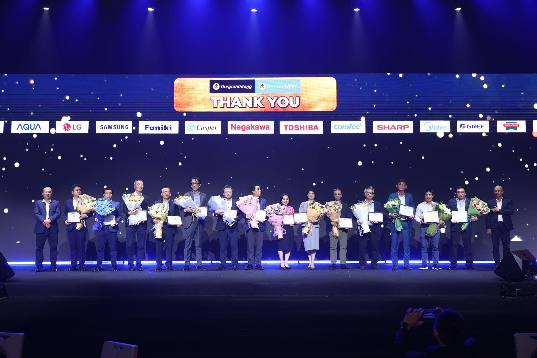 The Gioi Di Dong anh 1