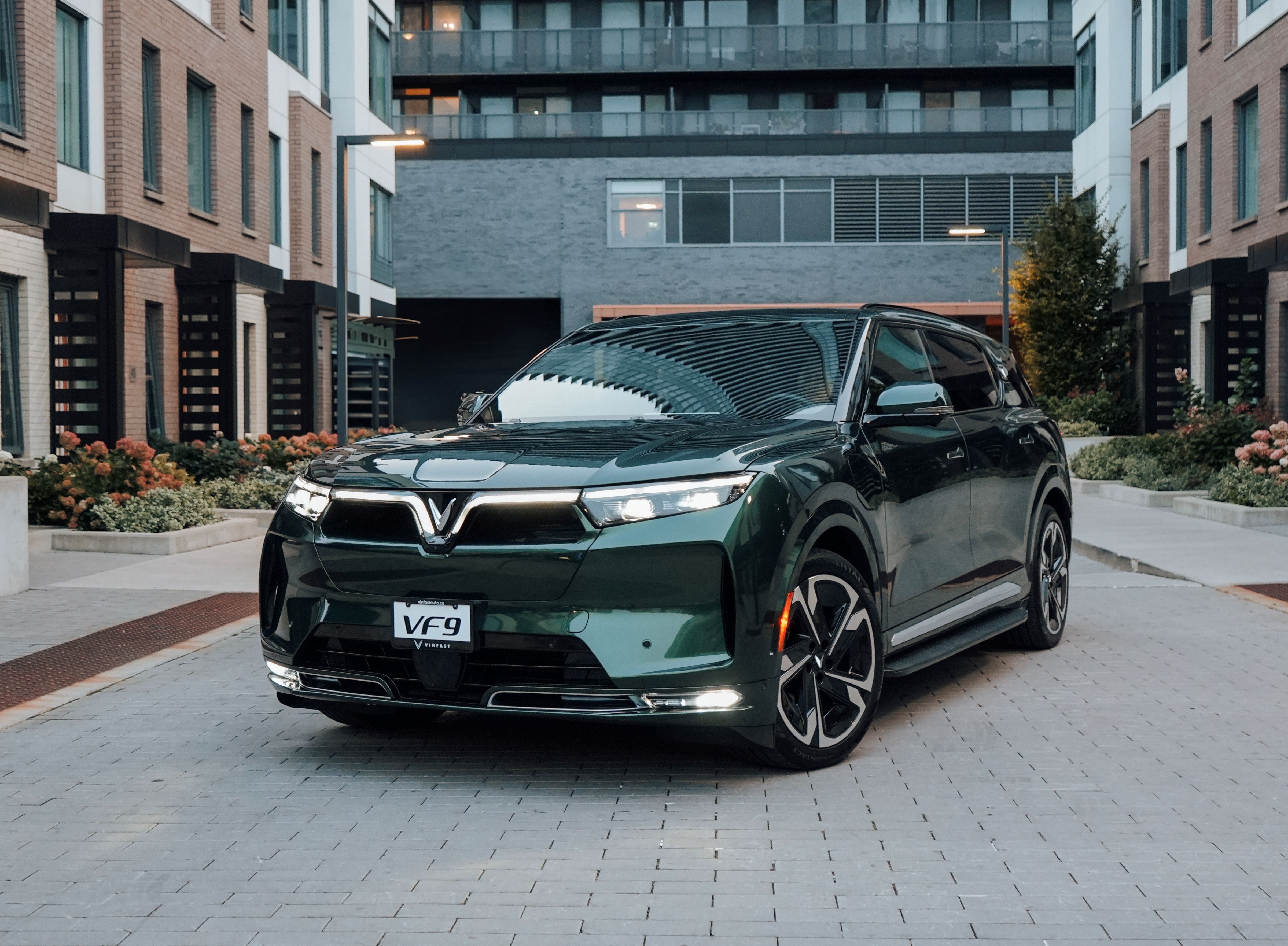 VinFast VF 9 - su lua chon cua doanh nhan thanh dat hinh anh