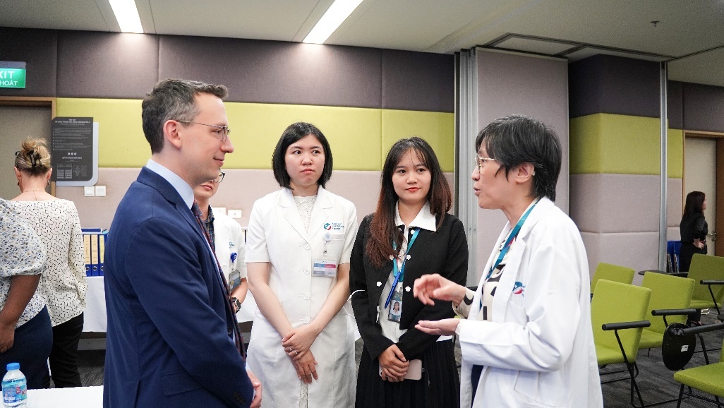 Johns Hopkins Medicine International anh 3