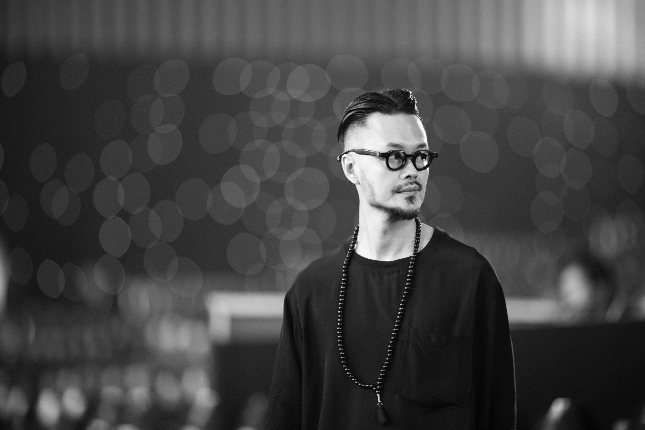 Nguyen Huu Trung dua cam xuc len san khau bang anh sang va am nhac hinh anh