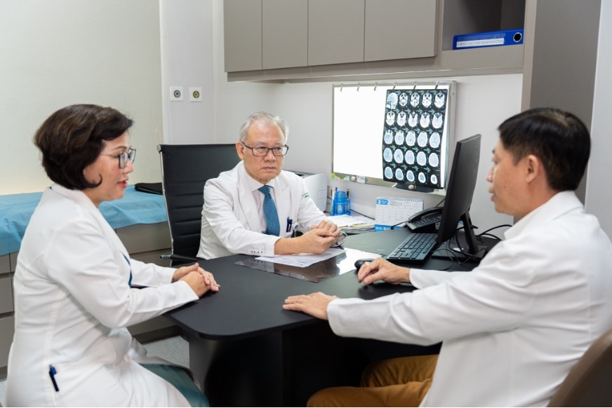 Benh vien AIH to chuc 1.000 luot kham ung thu mien phi voi chuyen gia hinh anh