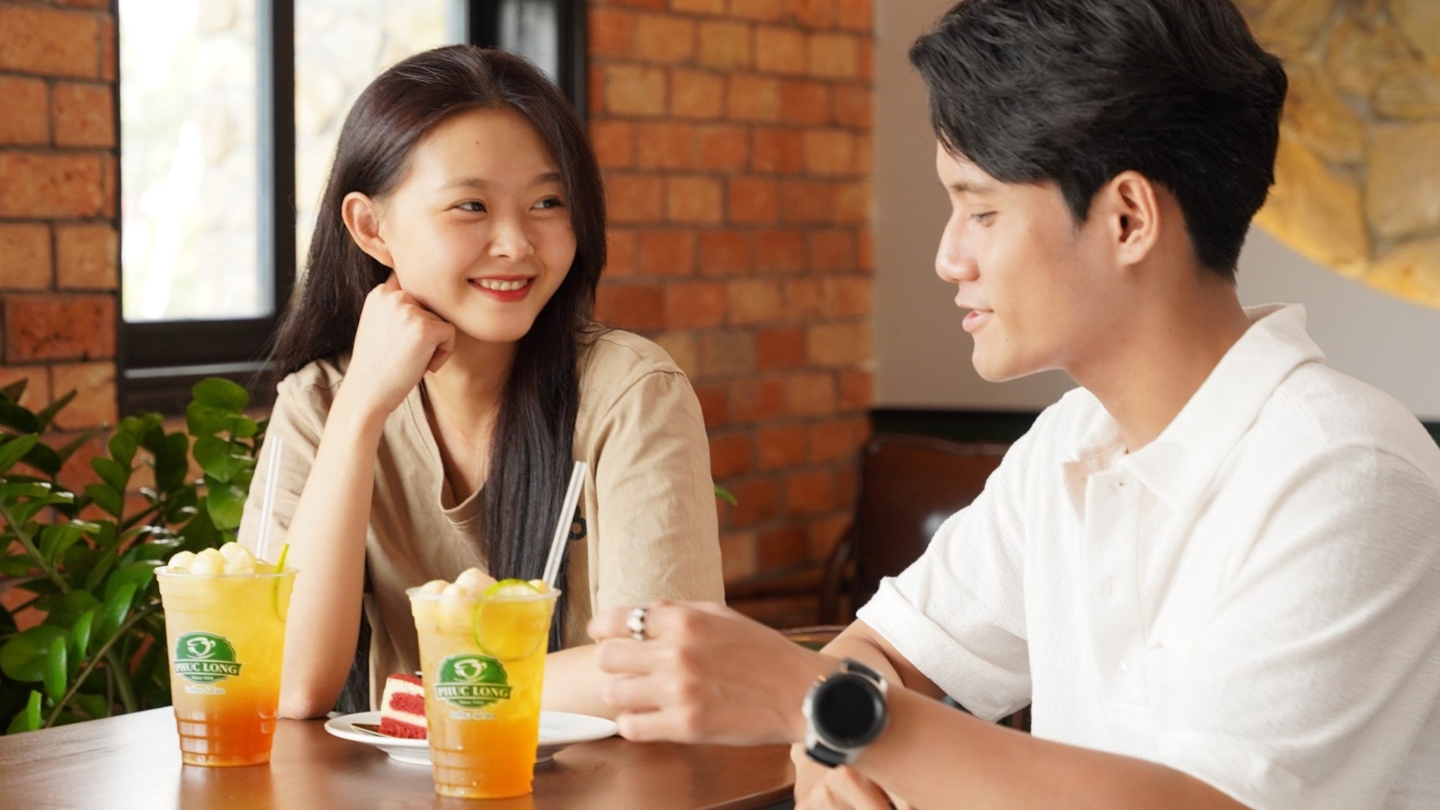 Nghe thuat dam tra thu cong viet tiep cau chuyen van hoa tra Viet hinh anh