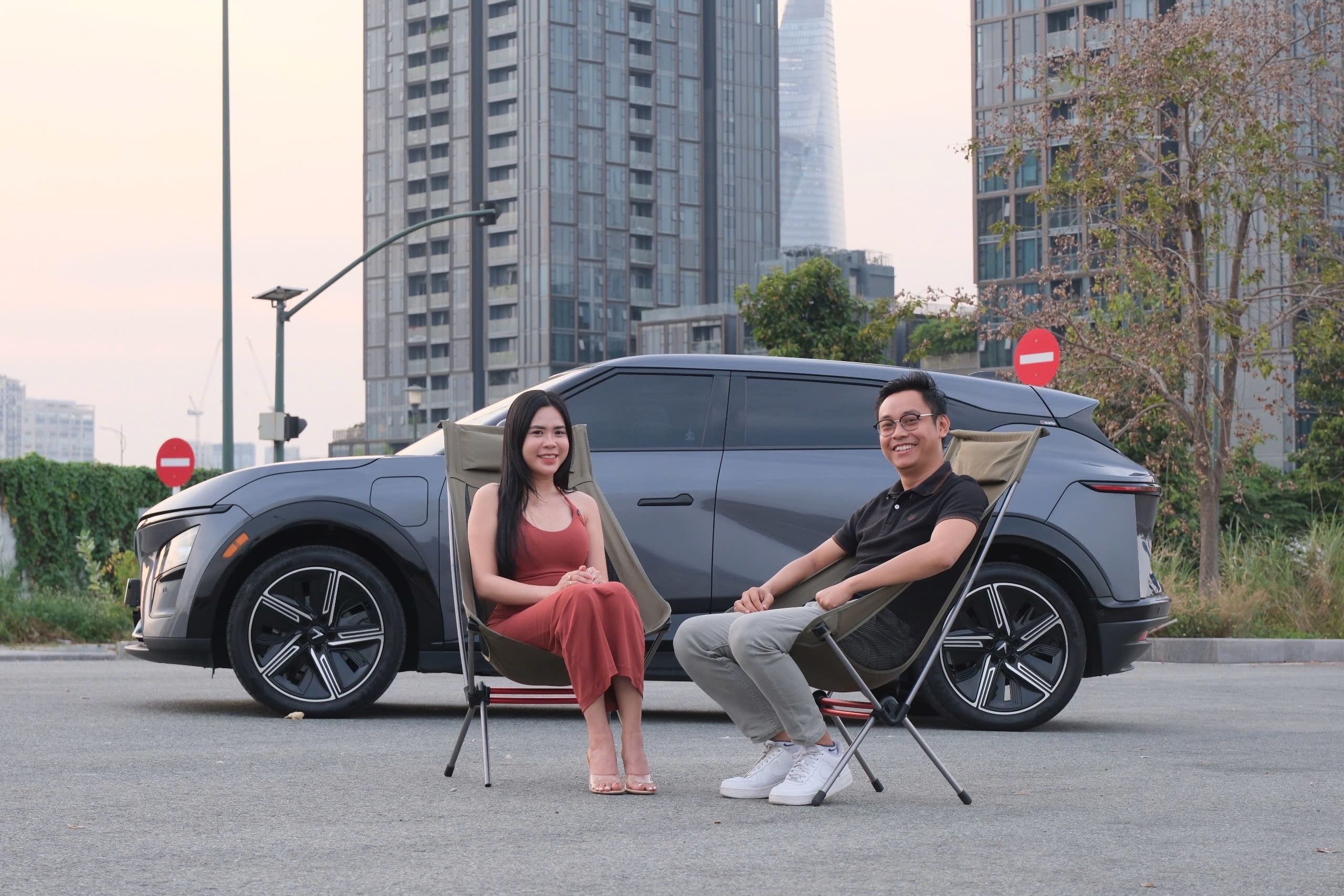 Nu chu nhan danh gia VinFast VF 7 - khi xe la tuyen ngon ca tinh hinh anh