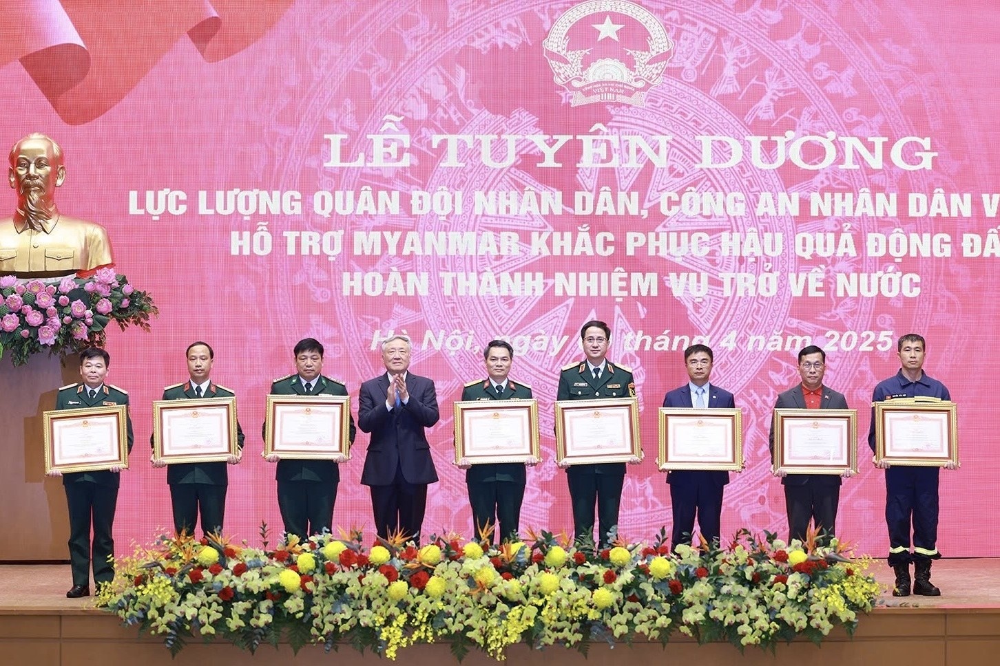 Vietjet nhan bang khen Thu tuong Chinh phu vi tham gia cuu tro Myanmar hinh anh