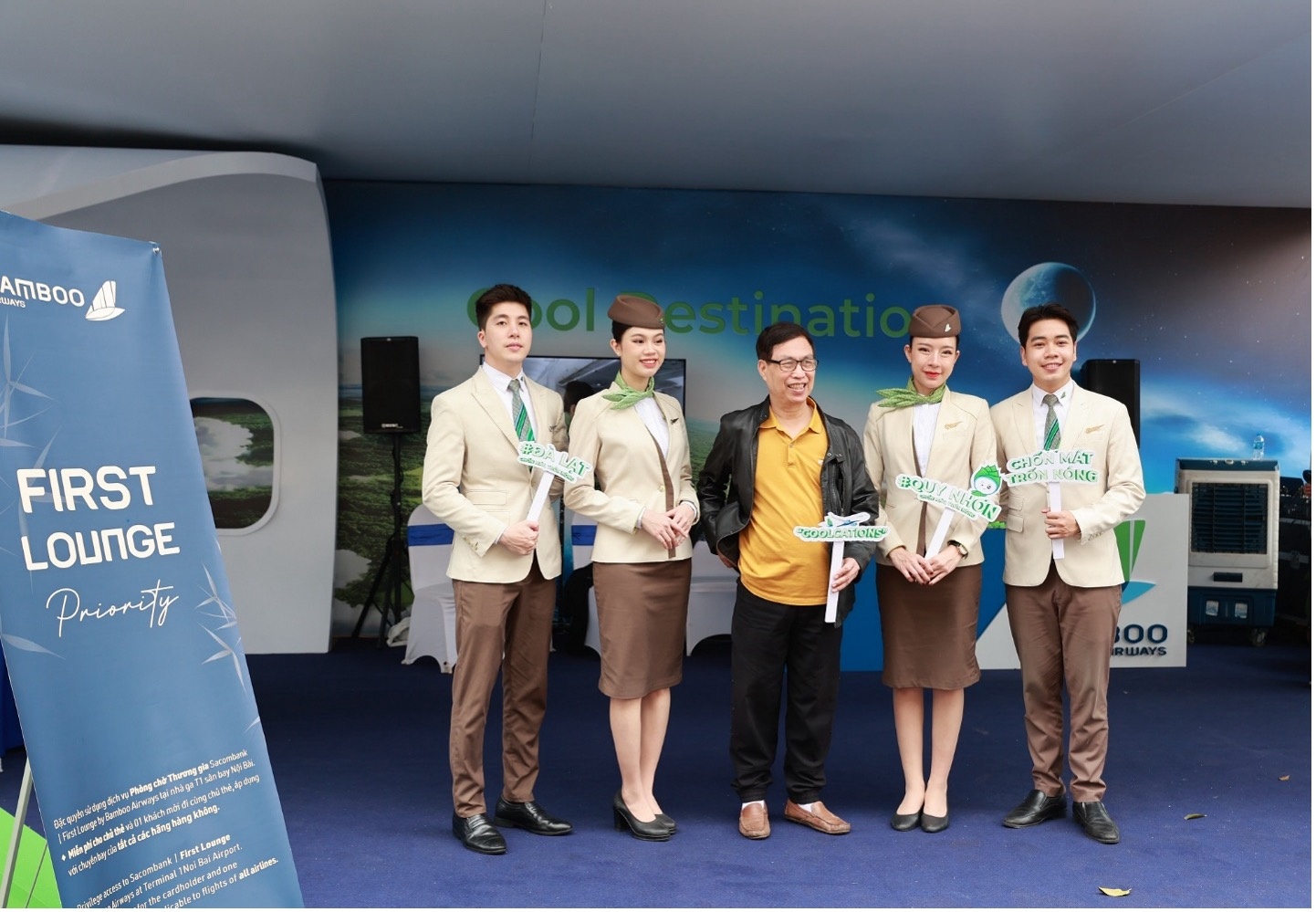 Tap nap quan khach ghe tham gian hang Bamboo Airways tai VITM 2025 hinh anh