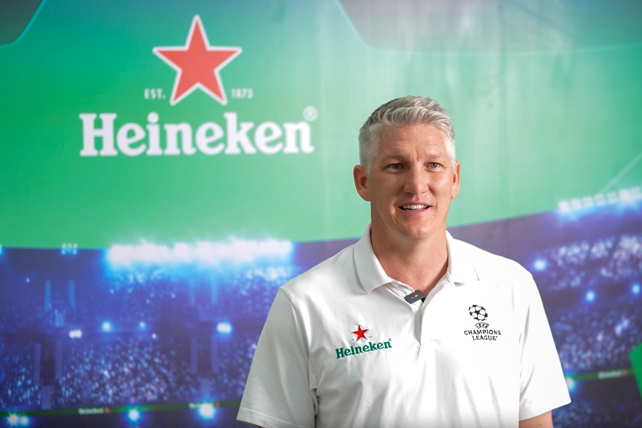 Heineken va Schweinsteiger hen fan Viet tai UEFA Champions League 2025 hinh anh