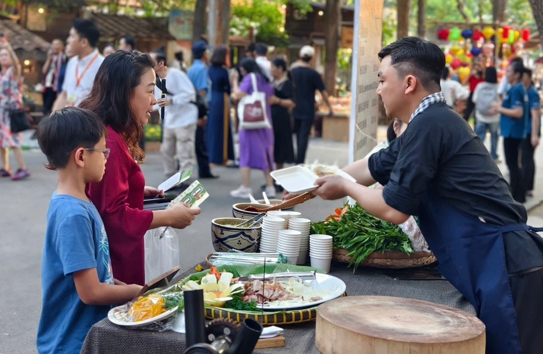 Trai nghiem 50 mon ngon buffet 'Huong sac mien Nam' hinh anh