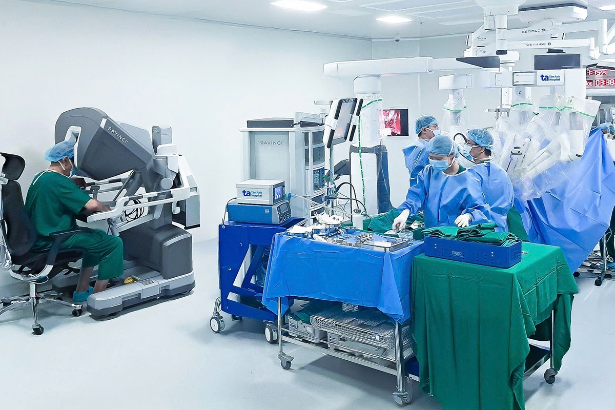 TP.HCM co ‘sieu robot’ ho tro hon 120 loai phau thuat phuc tap hinh anh