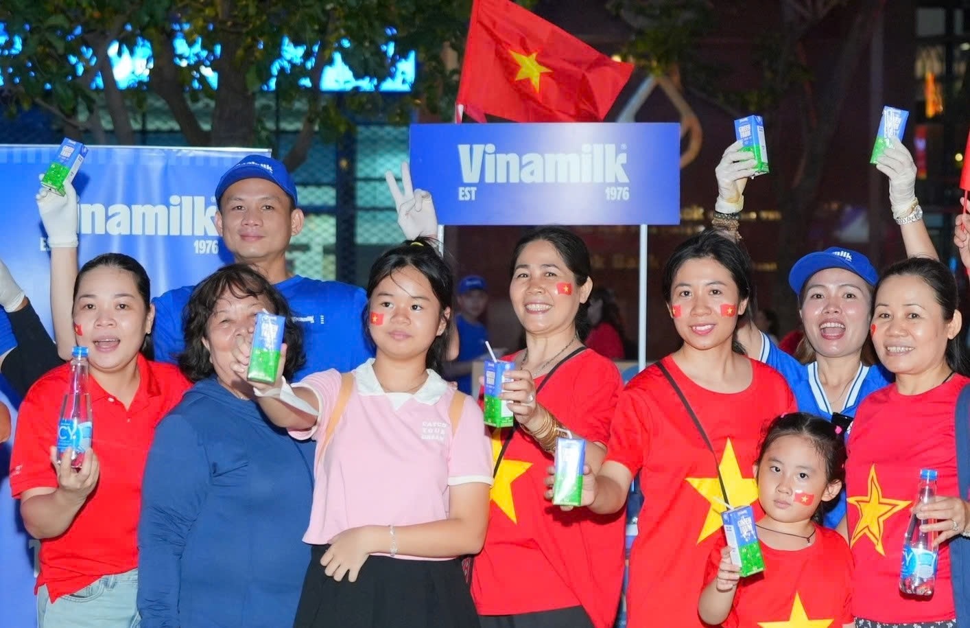 Vinamilk hoa cung niem vui cua ngay hoi thong nhat non song hinh anh