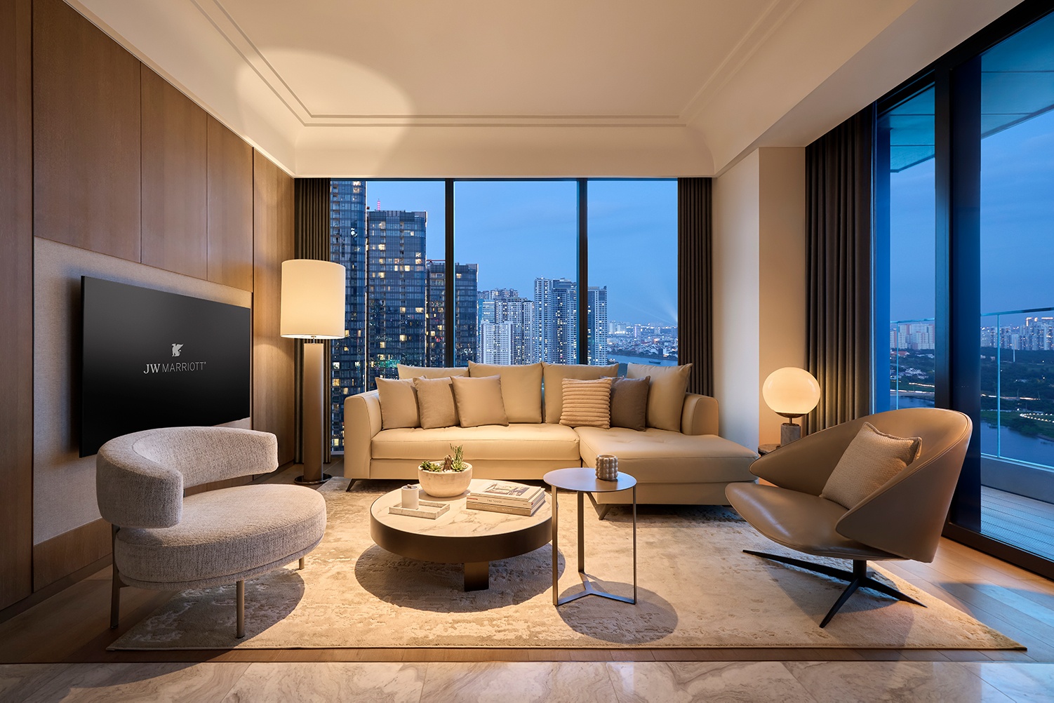 JW Marriott anh 2