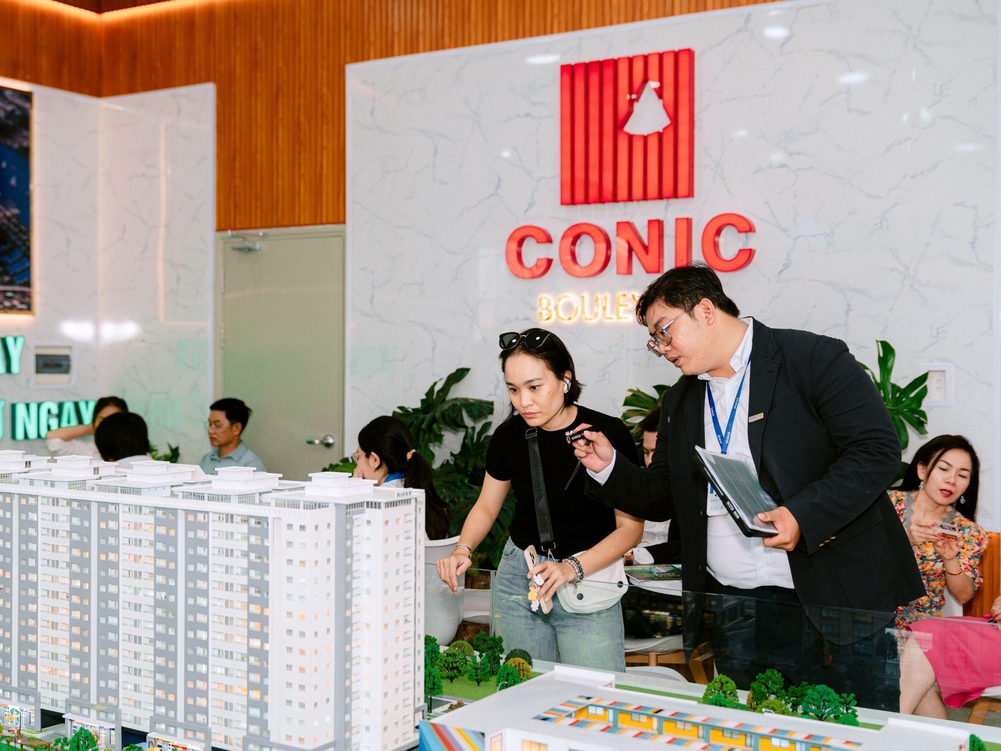 Conic Boulevard anh 2