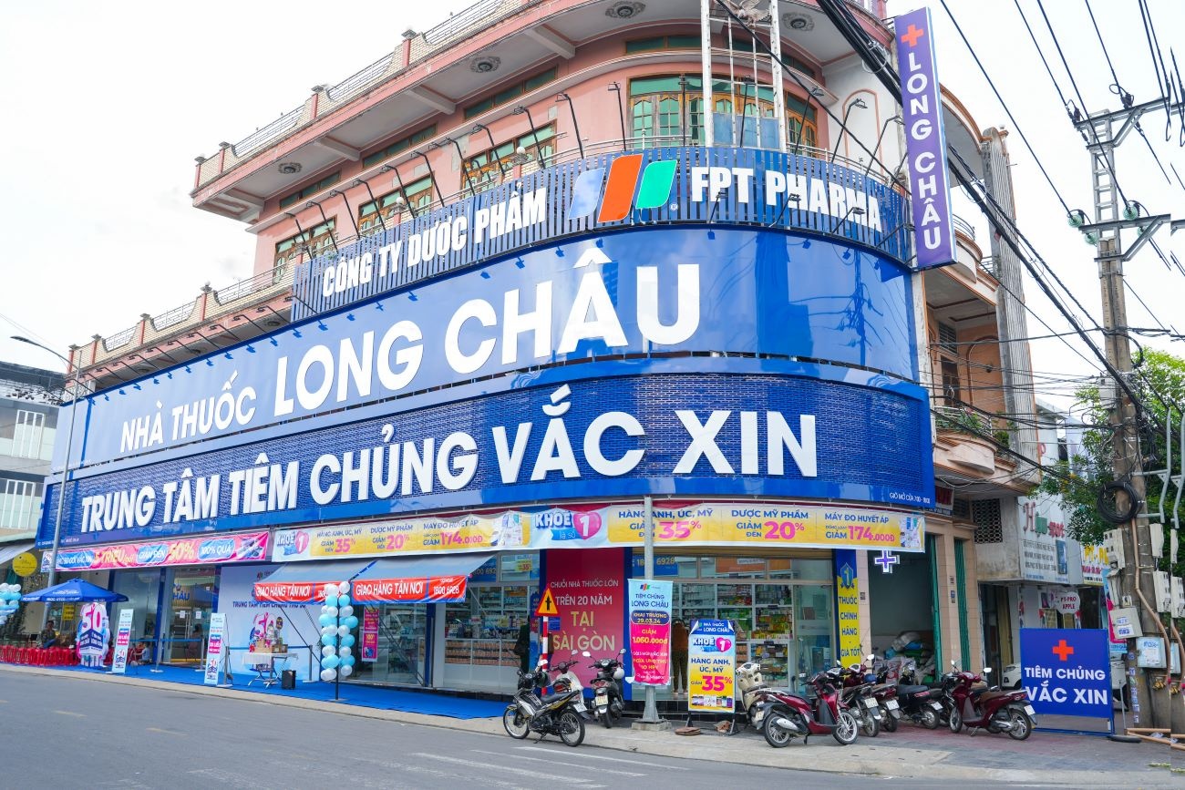 Nha thuoc Long Chau anh 2