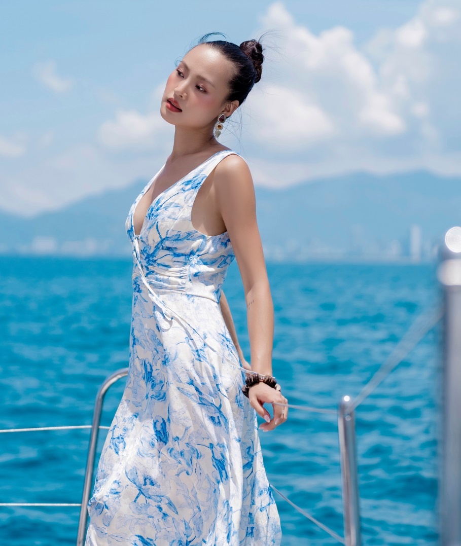 Maje ra mắt BST chính hạ, thiết đãi giới mộ điệu biển xanh nắng vàng