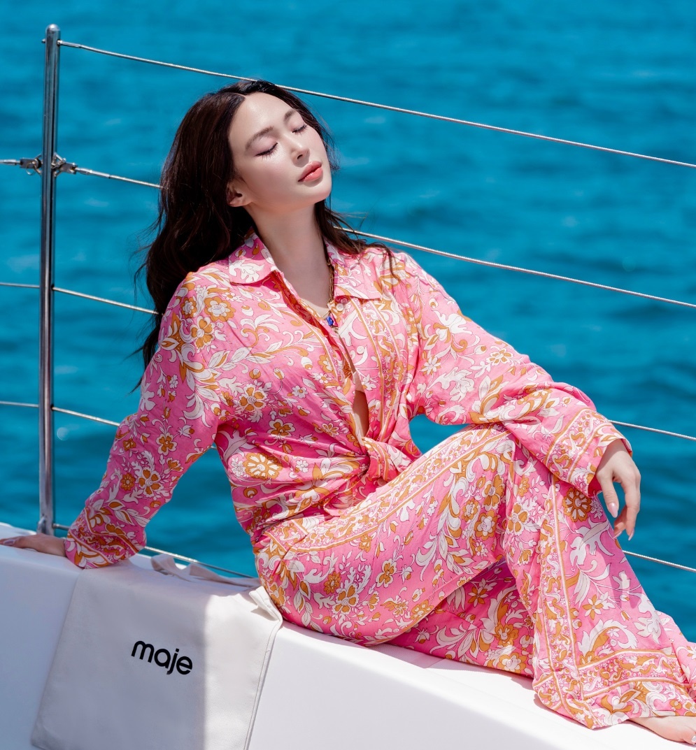 Maje ra mắt BST chính hạ, thiết đãi giới mộ điệu biển xanh nắng vàng