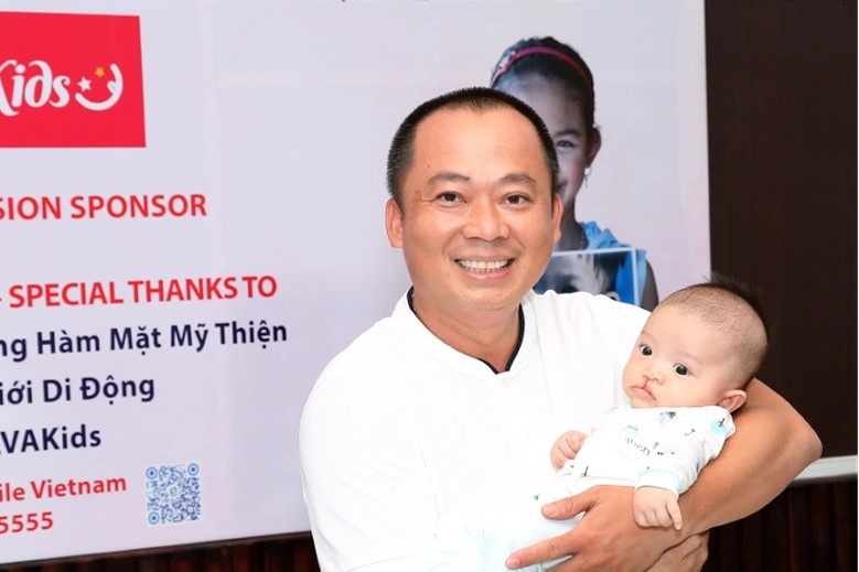 AVAKids tai tro them 550 ca phau thuat di tat cho tre trong 5 nam toi hinh anh