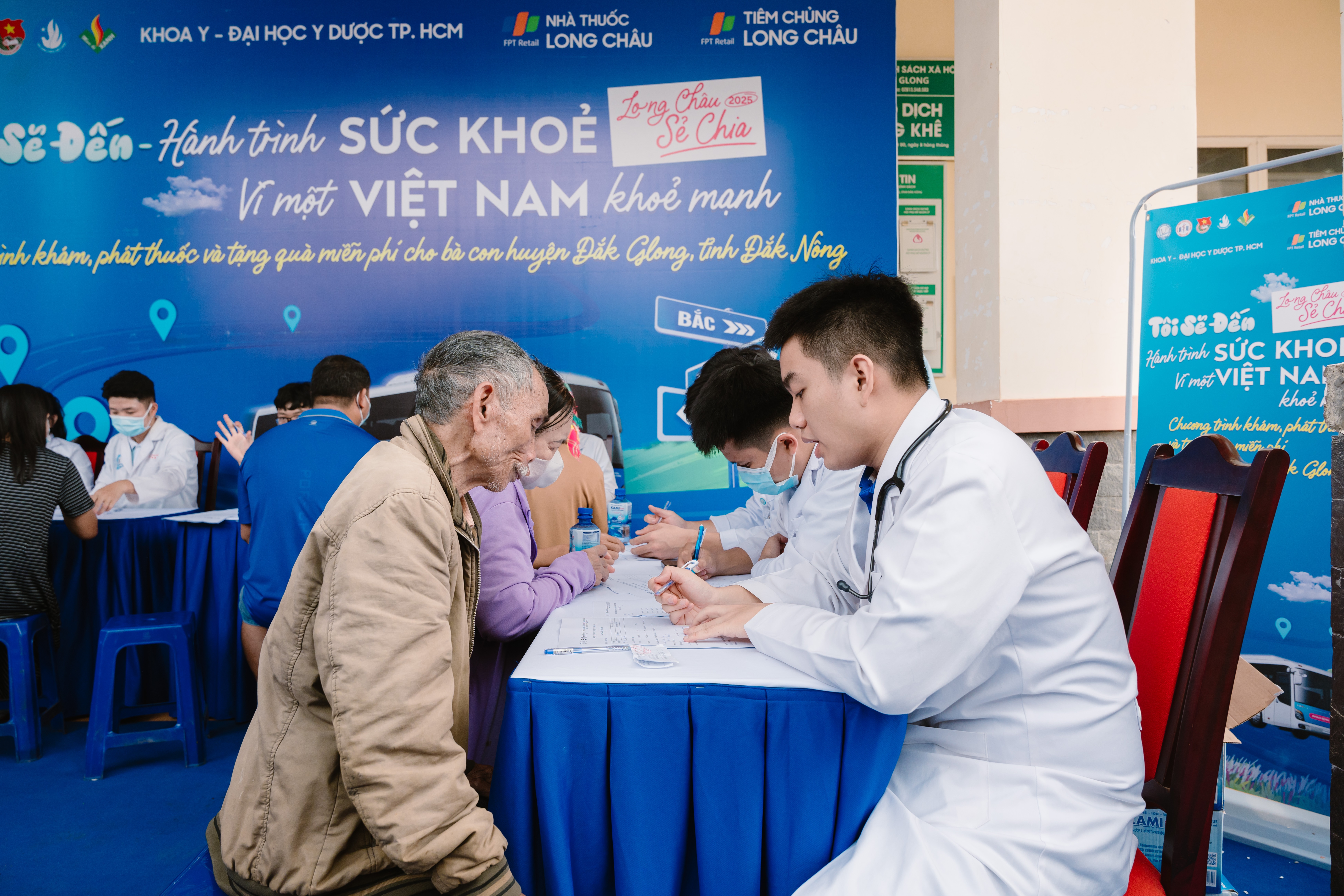 Nha thuoc Long Chau anh 3