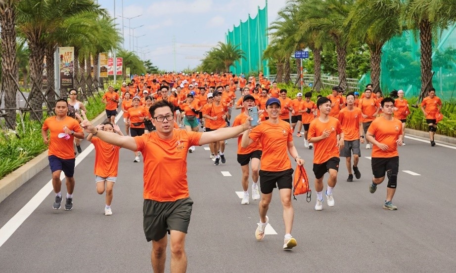 Hang nghin nguoi check-in duong chay gay chu y tren mang xa hoi hinh anh