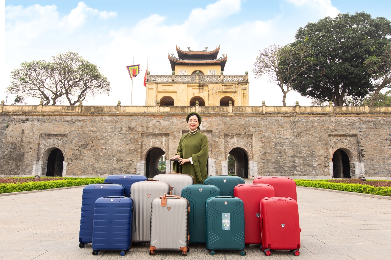 Bi quyet chon vali cua NSUT Chieu Xuan hinh anh