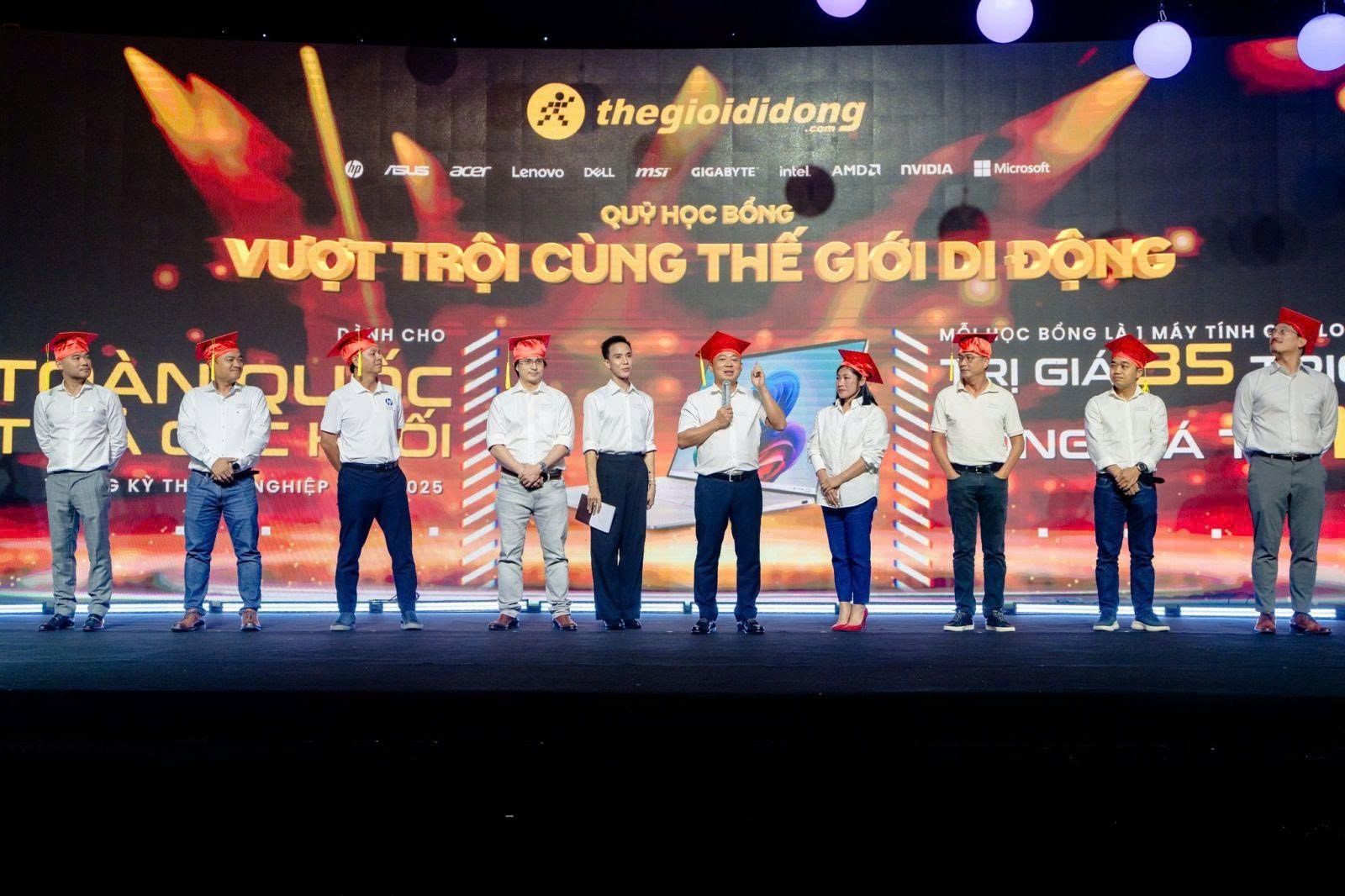 The Gioi Di Dong anh 1