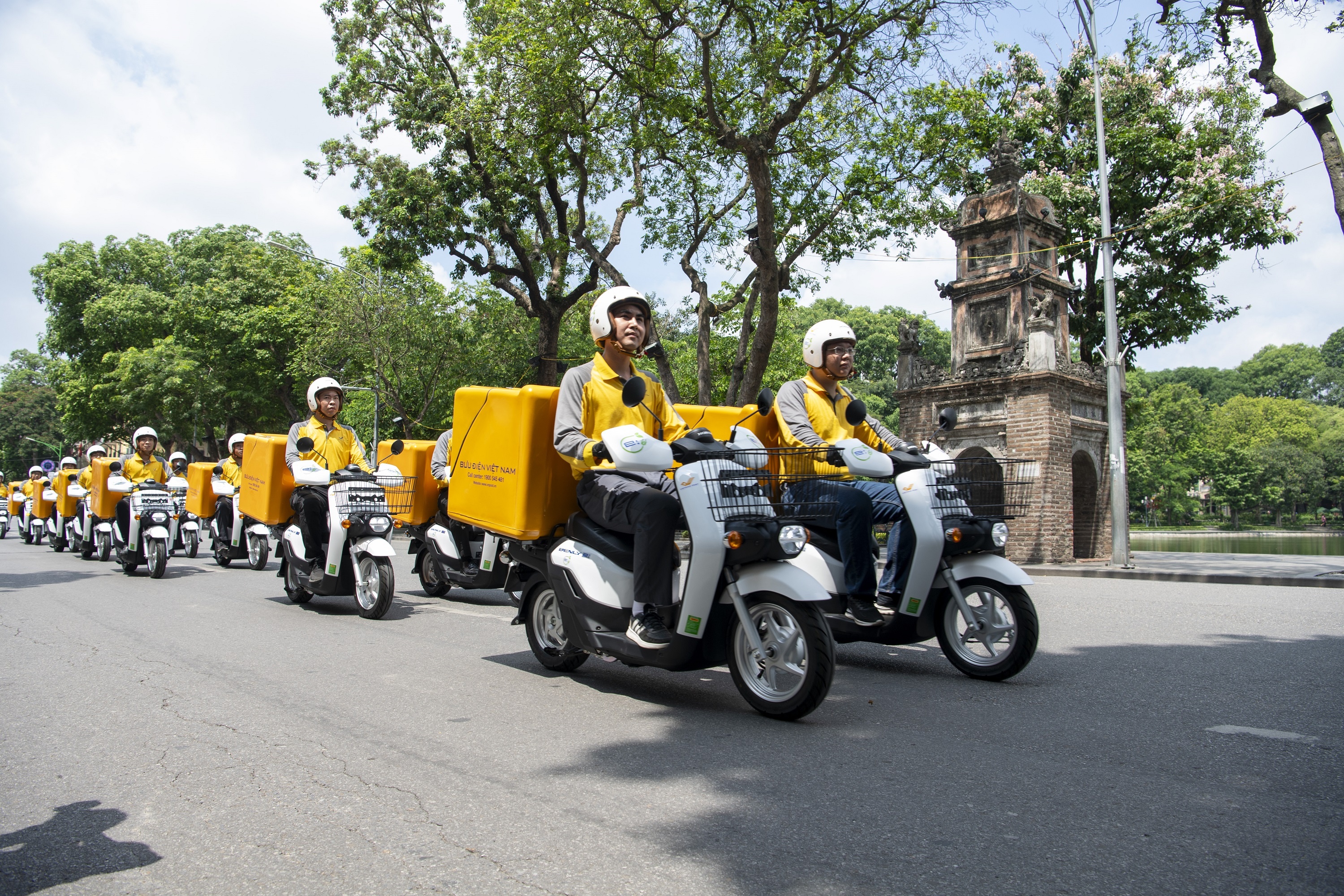 Honda Viet Nam va Buu dien Viet Nam day manh hop tac chien luoc hinh anh