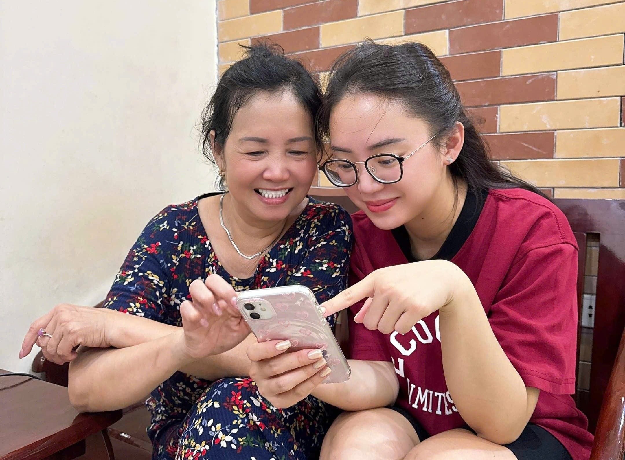 Gen Z 'giai ngo' phu huynh tan dung tien ich cong nghe hinh anh