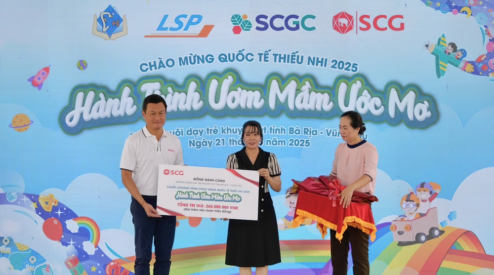 17 nam ben bi vi nu cuoi va tuong lai cua tre khuyet tat hinh anh