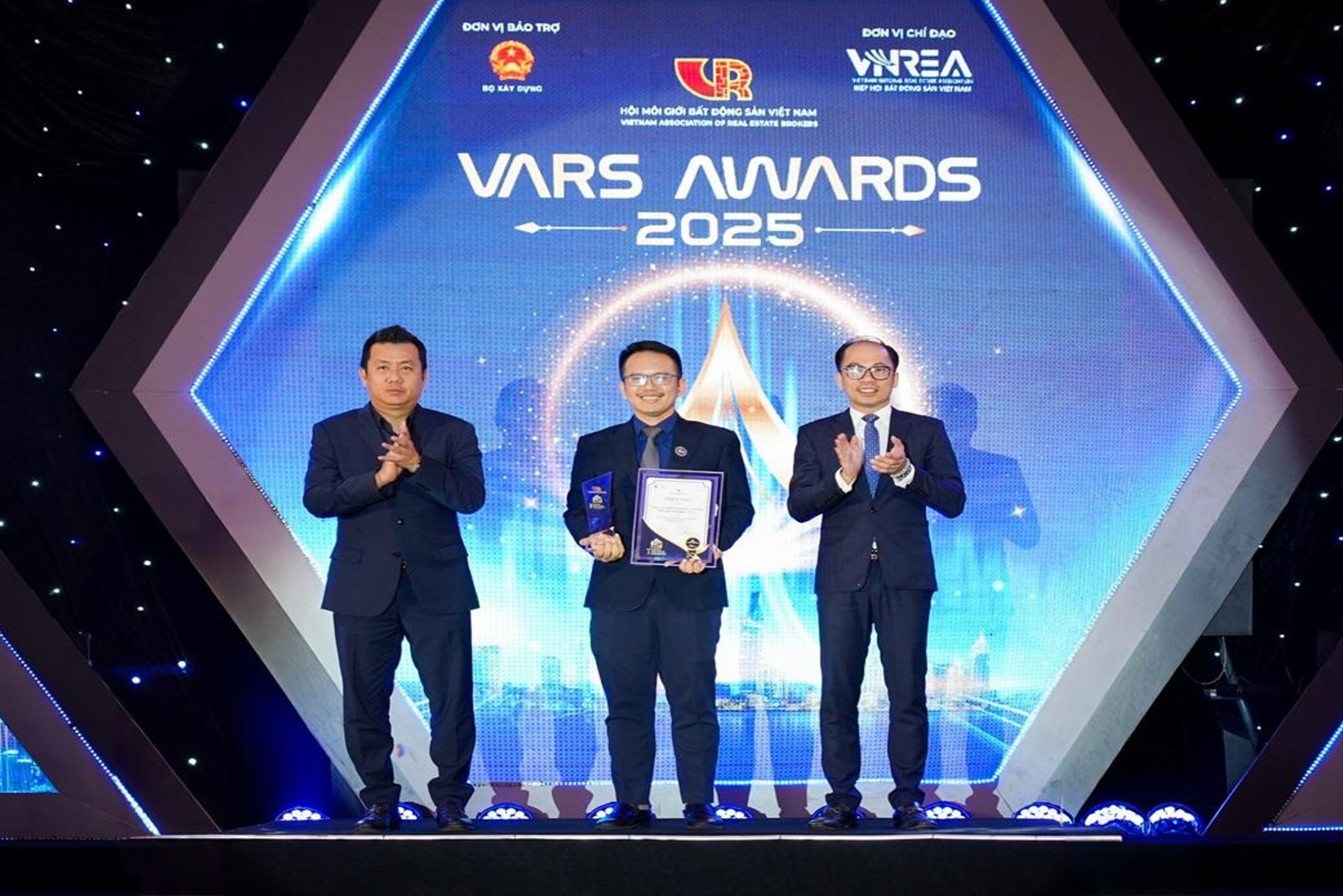 Batdongsan.com.vn la top 1 Thuong hieu Cong nghe bat dong san Viet Nam hinh anh