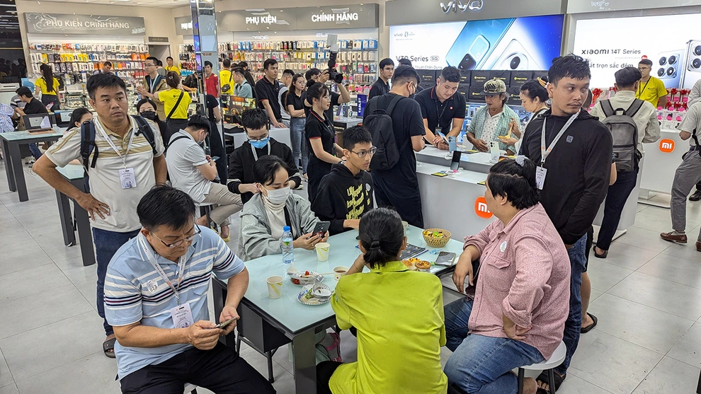 Dac quyen 1 doi 1 trong nam khi mua Redmi Note 14 Pro Series tai TGDD hinh anh