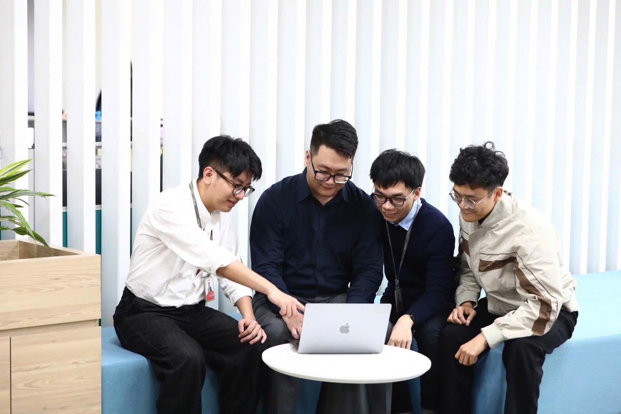 Viettel Solutions - nuoi duong sang tao de chinh phuc cong nghe hinh anh