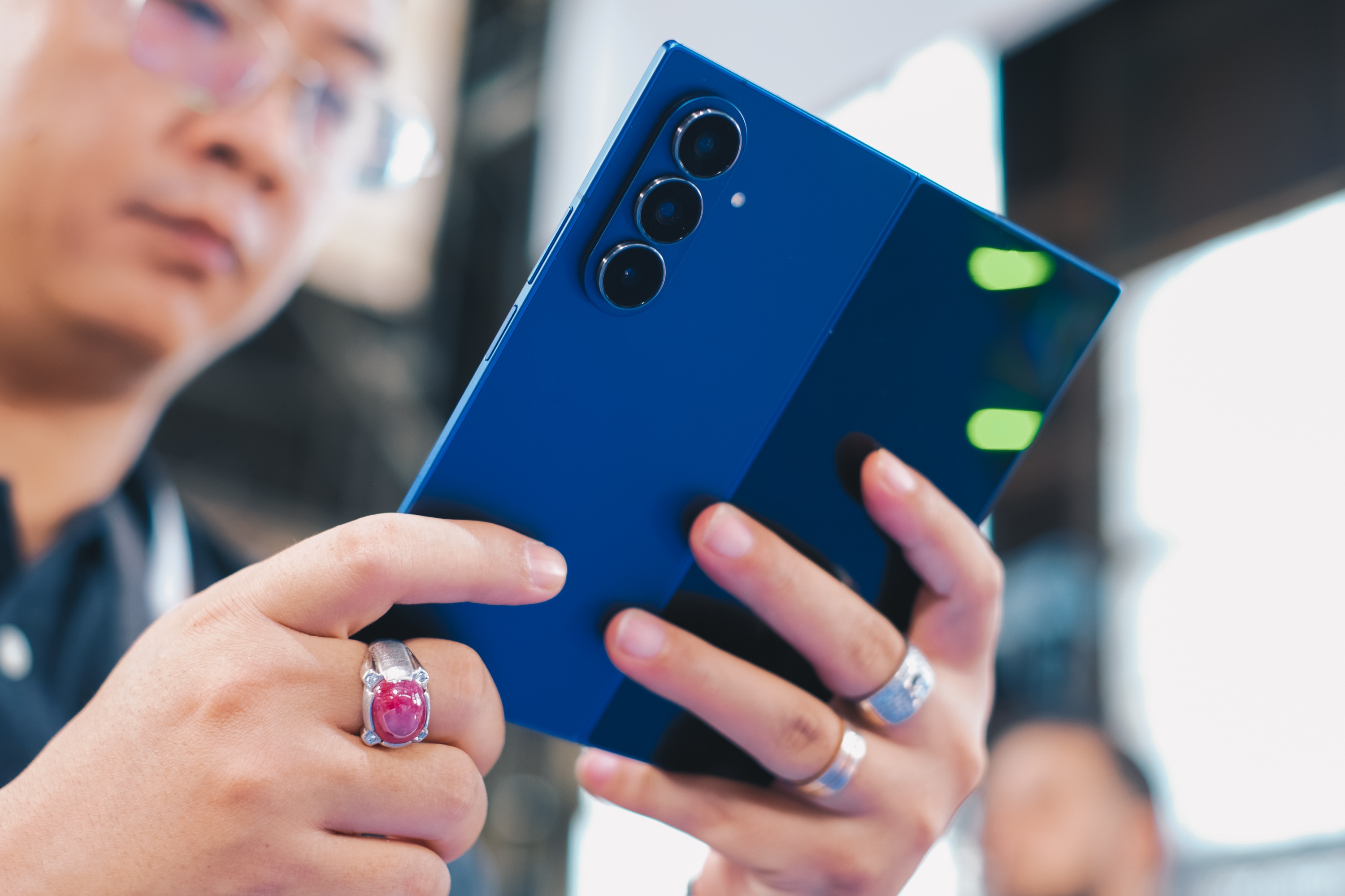 Samsung Galaxy Z Series anh 3